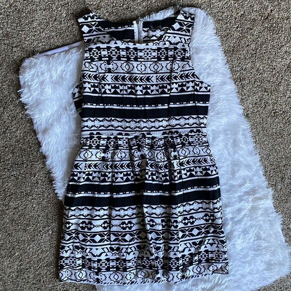 MUST HAVE Black White Linen Blend Sleeveless Aztec Dress Women’s Size Large - Picture 1 of 9